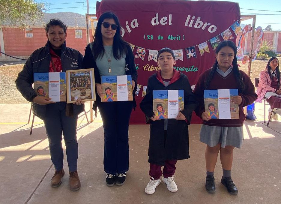 CMSG libro Esperanza escuelas: entrega de ejemplares en comunidad educativa