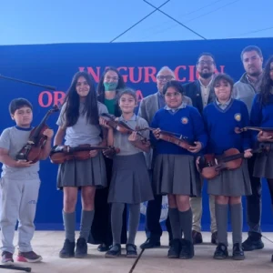 convenio CMSG Fundación Chile Violines, estudiantes Escuela Juan Rendic Nueva Talcuna
