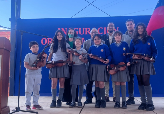 convenio CMSG Fundación Chile Violines, estudiantes Escuela Juan Rendic Nueva Talcuna